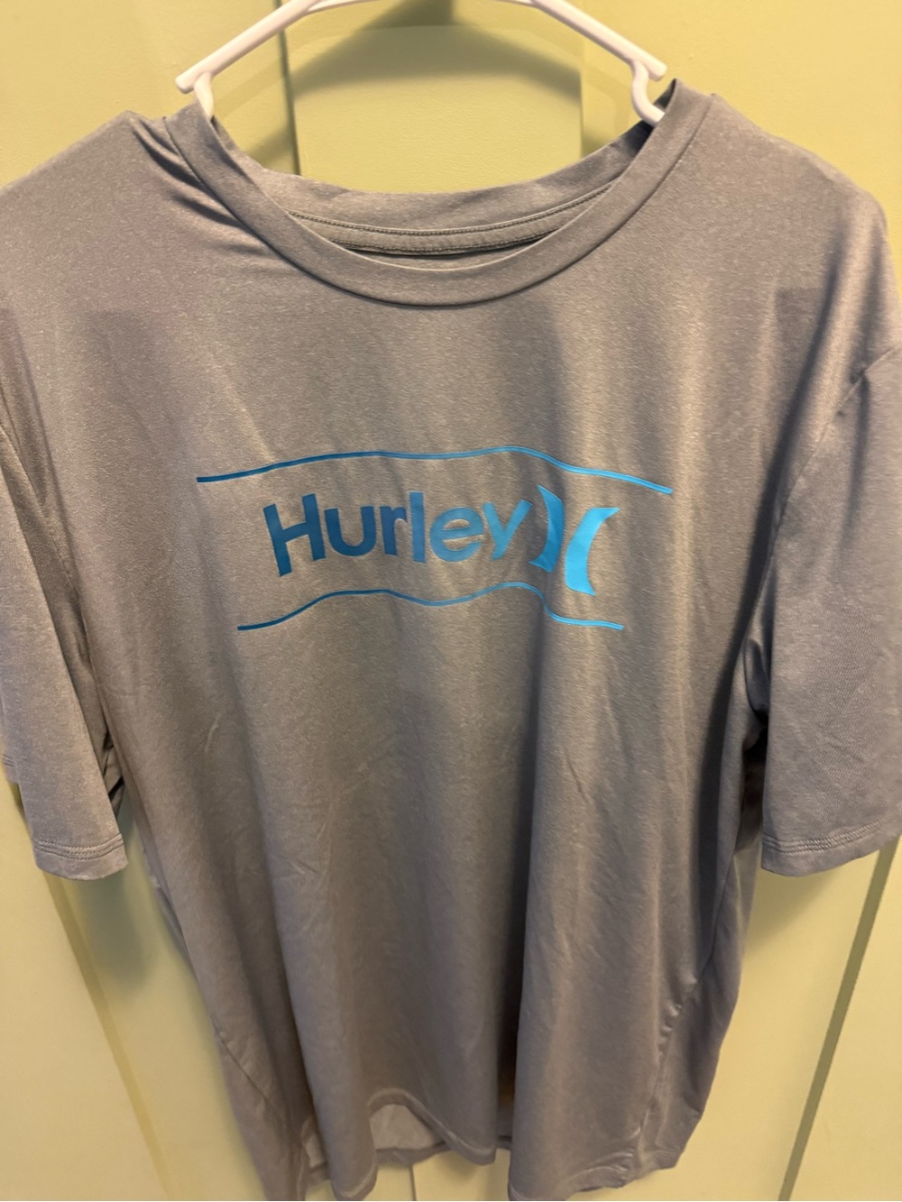 Hurley men’s rash guard swim tshirts XL (2) one grey one white